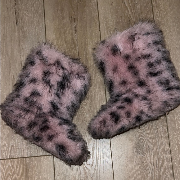 PINK leopard fuzzy boots - Picture 1 of 2